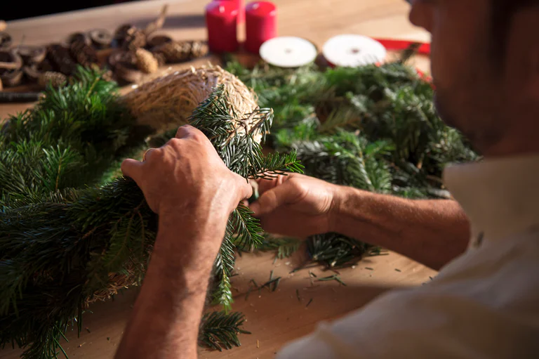 Advent wreath making South Tyrolean style