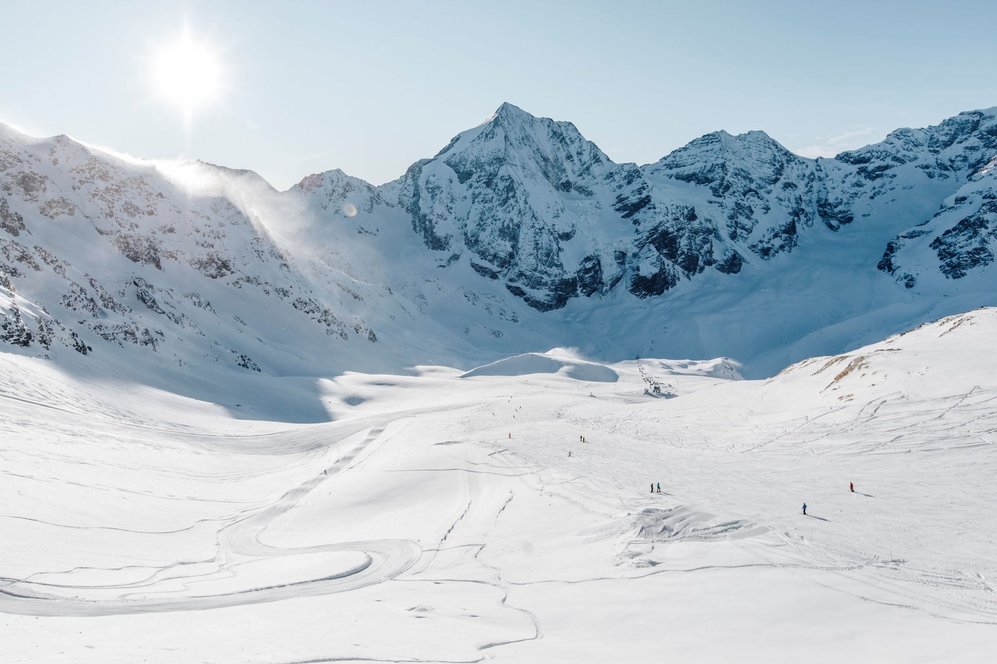 Ausblick auf die Pisten zu Füßen der Ortlergruppe