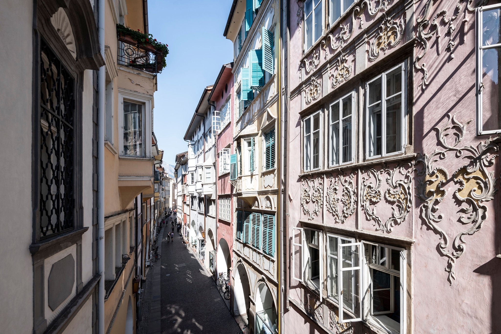 Blick über die Laubengasse mit ihren prächtigen Häuserfassaden