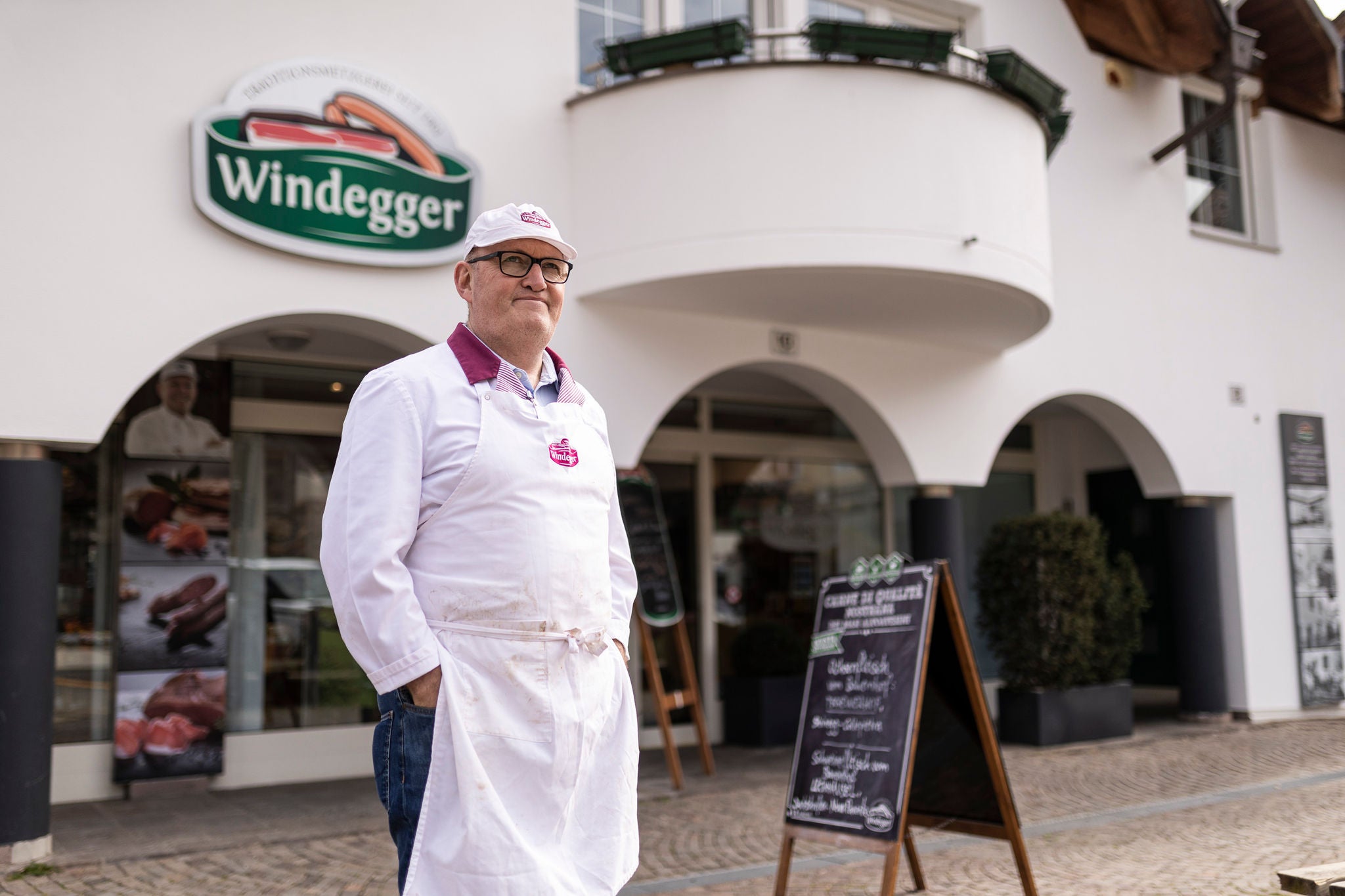 Günther Windegger vor der gleichnamigen Metzgerei