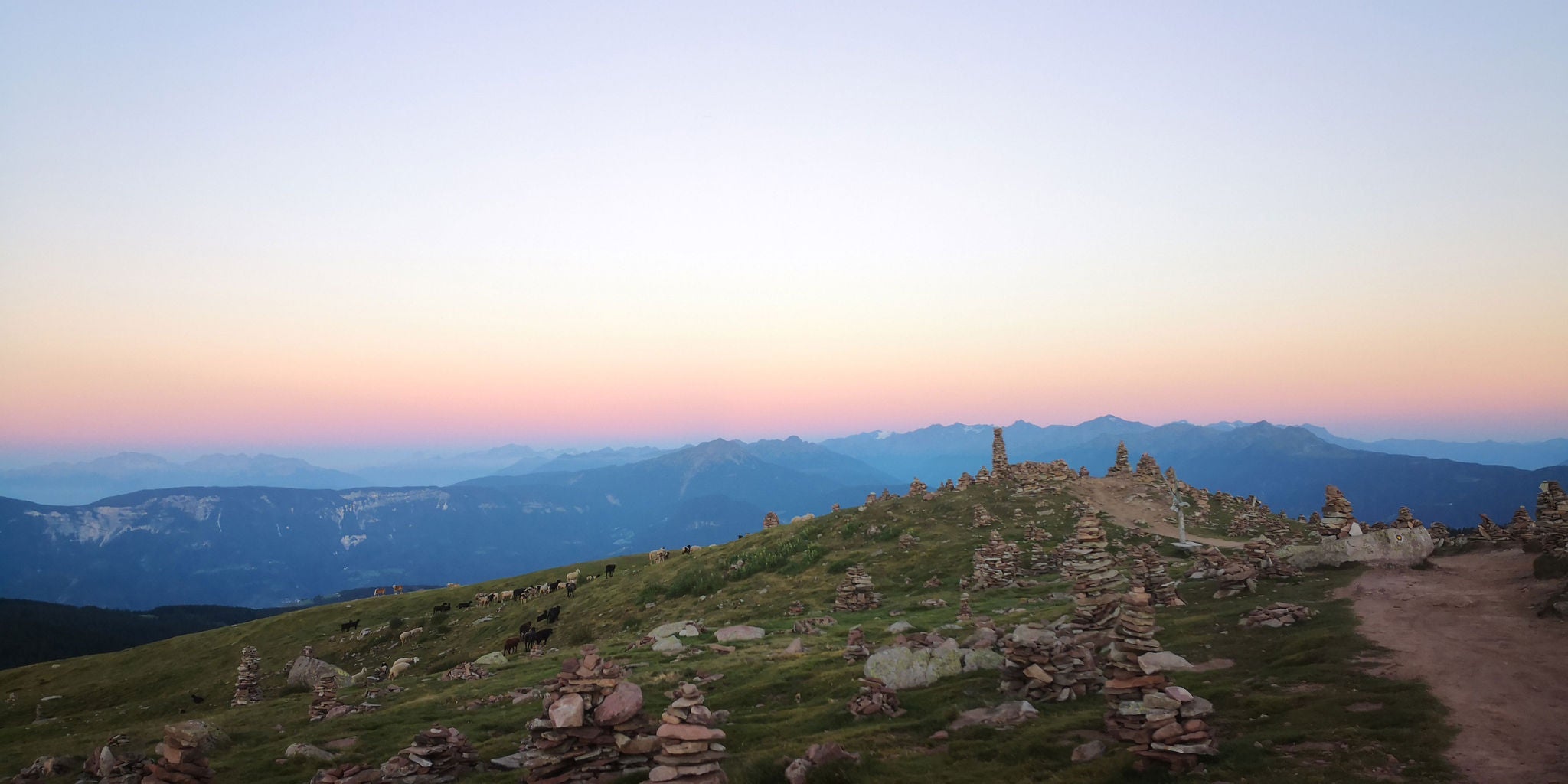 Die Stoanerne Mandln bei Mölten während dem Sonnenuntergang