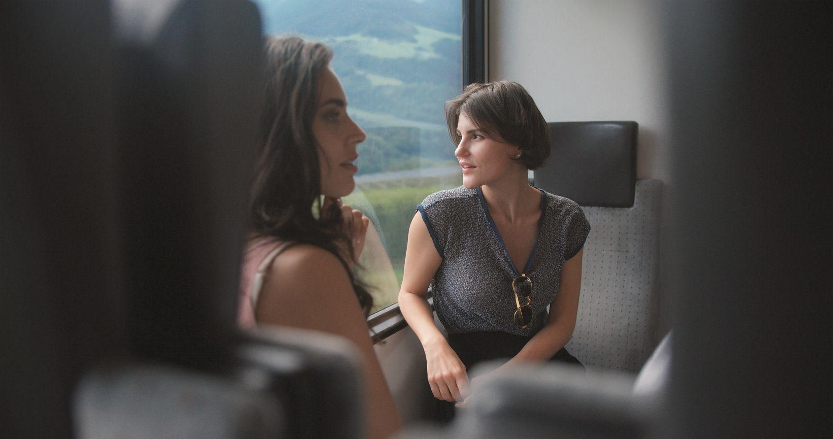 Due donne viaggiano in modo sostenibile in Alto Adige