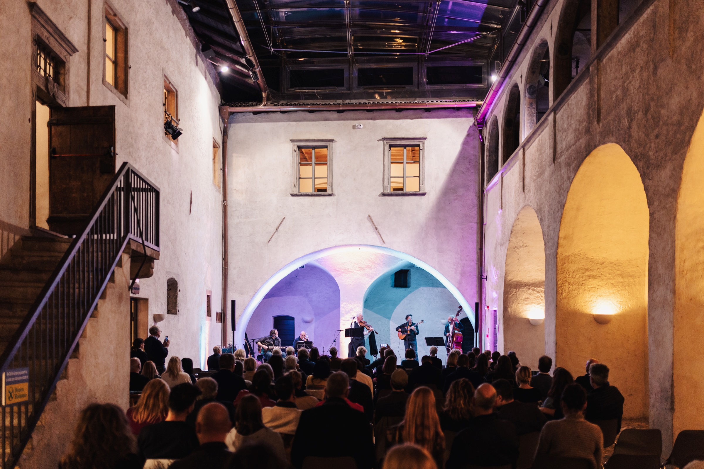 Un concerto durante l'evento "Melodie di vini lungo la Strada del Vino dell'Alto Adige"