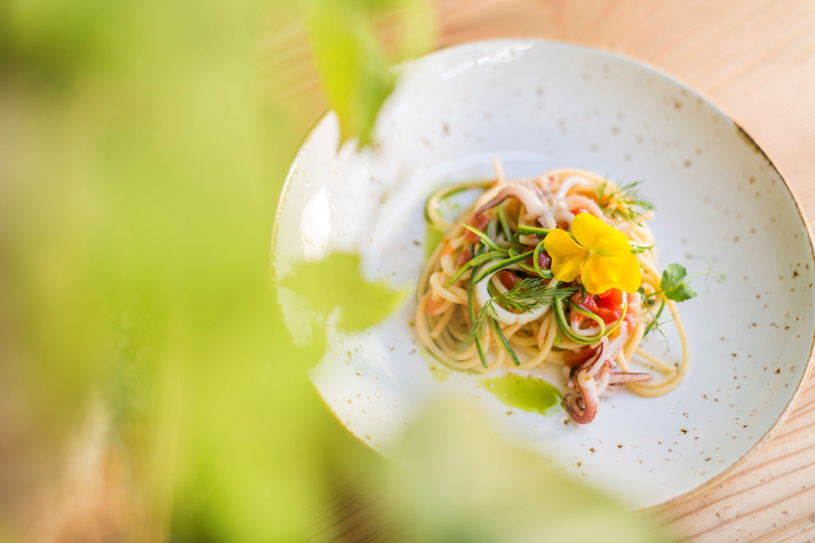 Hausgemachte Pasta mit Gemüse