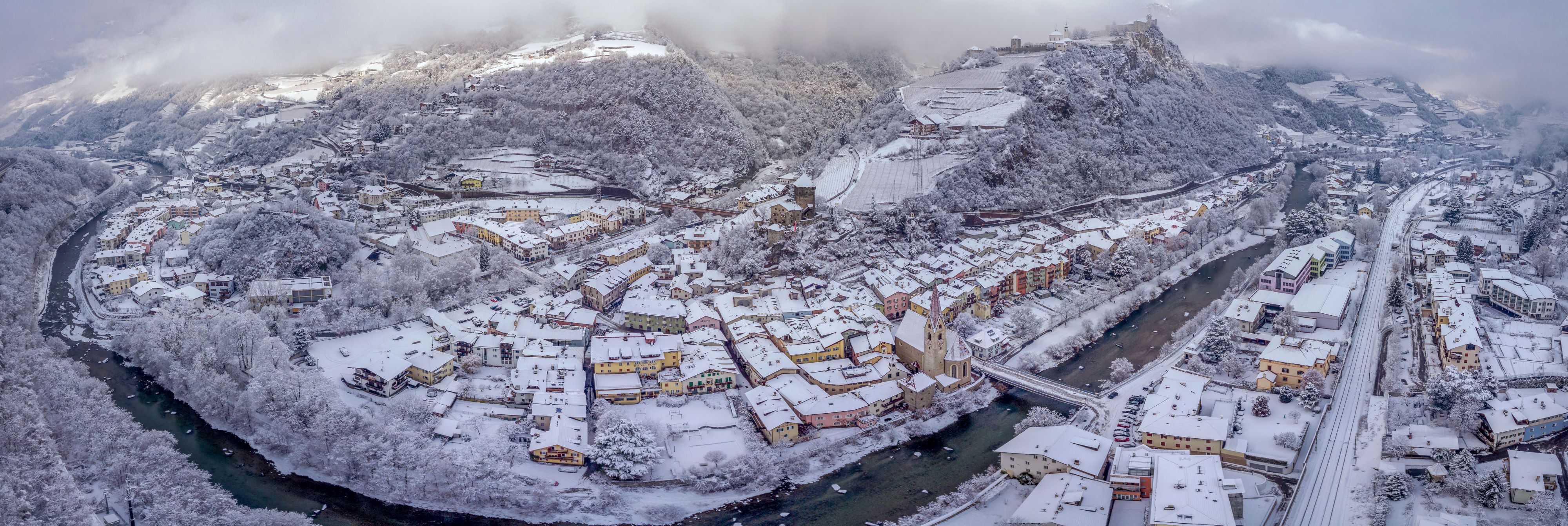 Vista dall'alto della città di Chiusa innevata