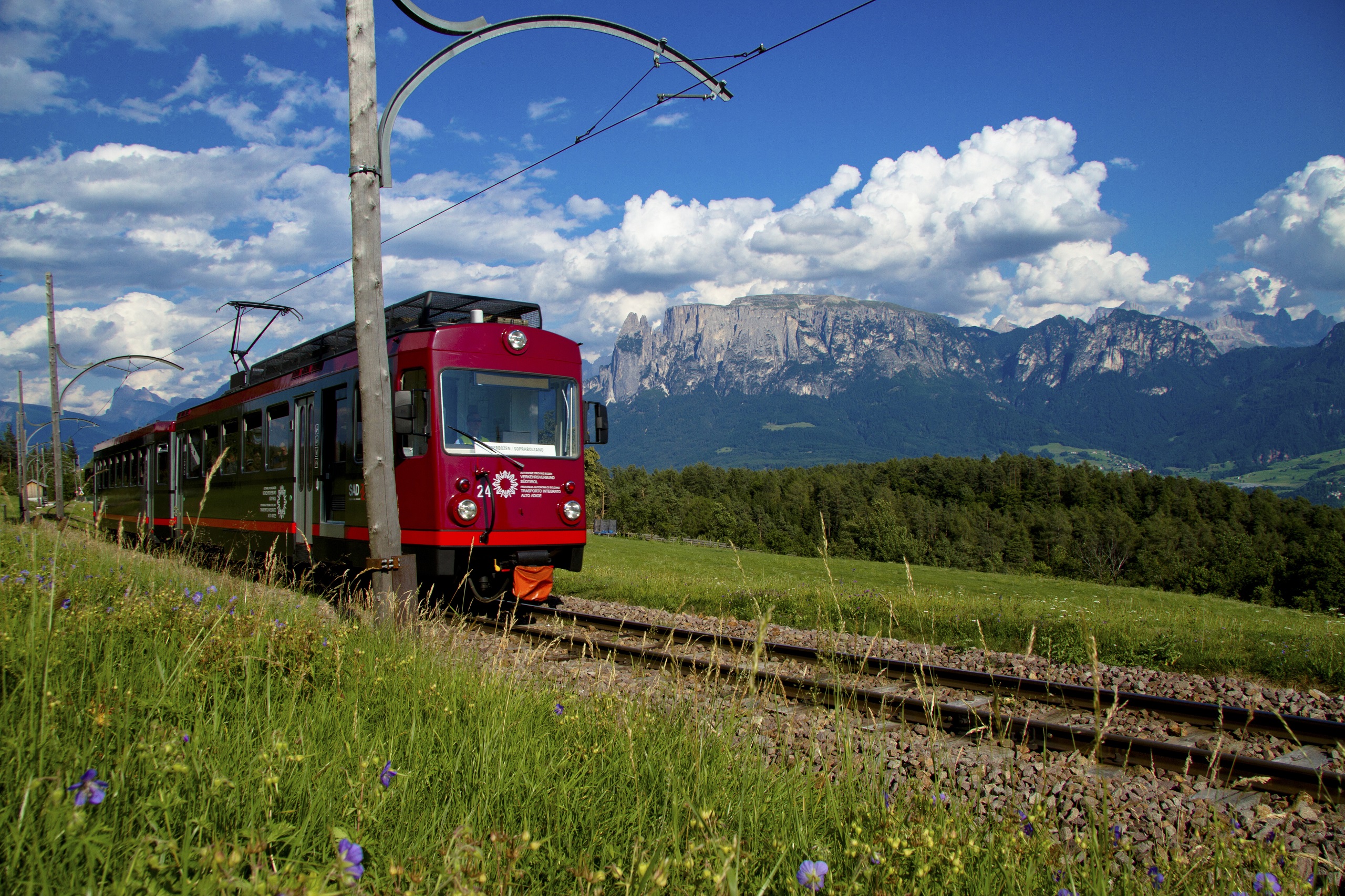 Die Rittner Schmalspurbahn wurde am 13. August 1907 eröffnet und verkehrt heute noch zwischen Oberbozen und Klobenstein