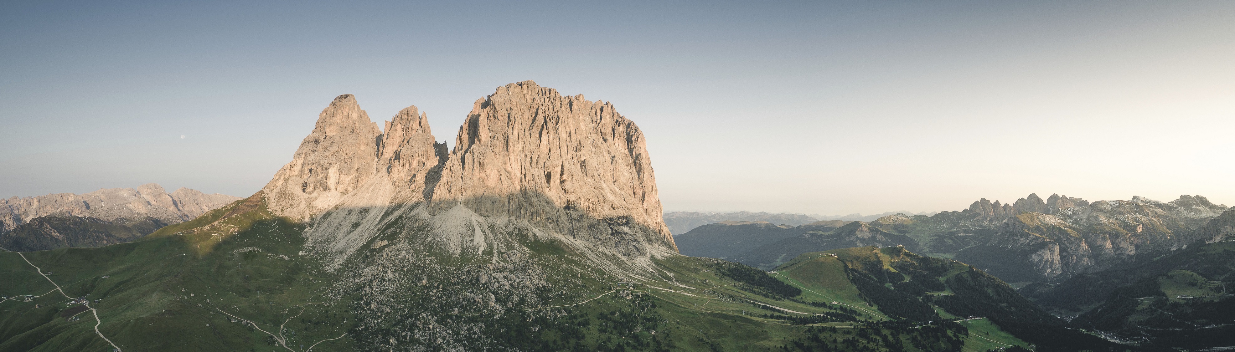 Blick auf das Bergmassiv von der Seiser Alm.