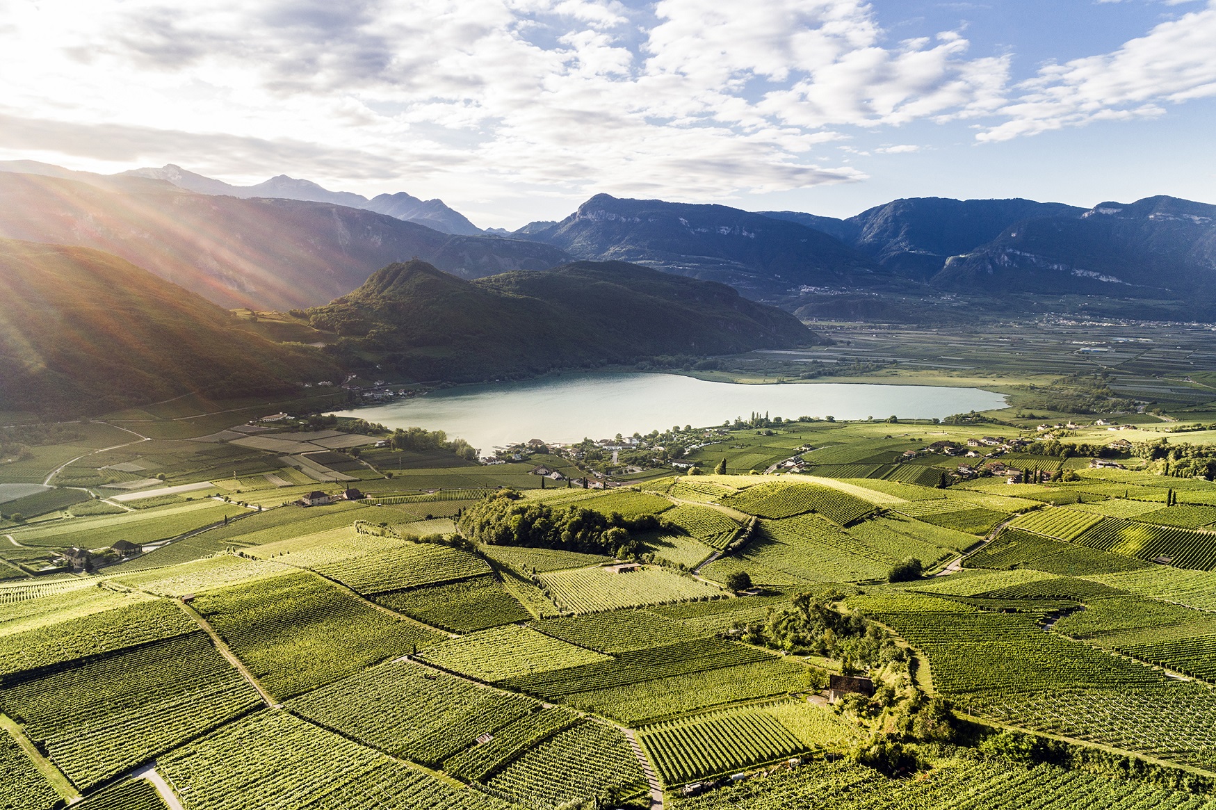 Lac Kalterer See sur la route des vins du Sud-Tyrol en été