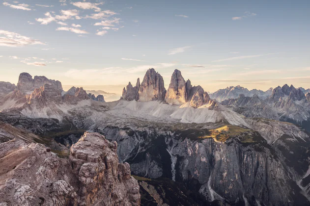 Verschiedene Bilder die Südtirol präsentieren, Natur, Menschen und Architektur