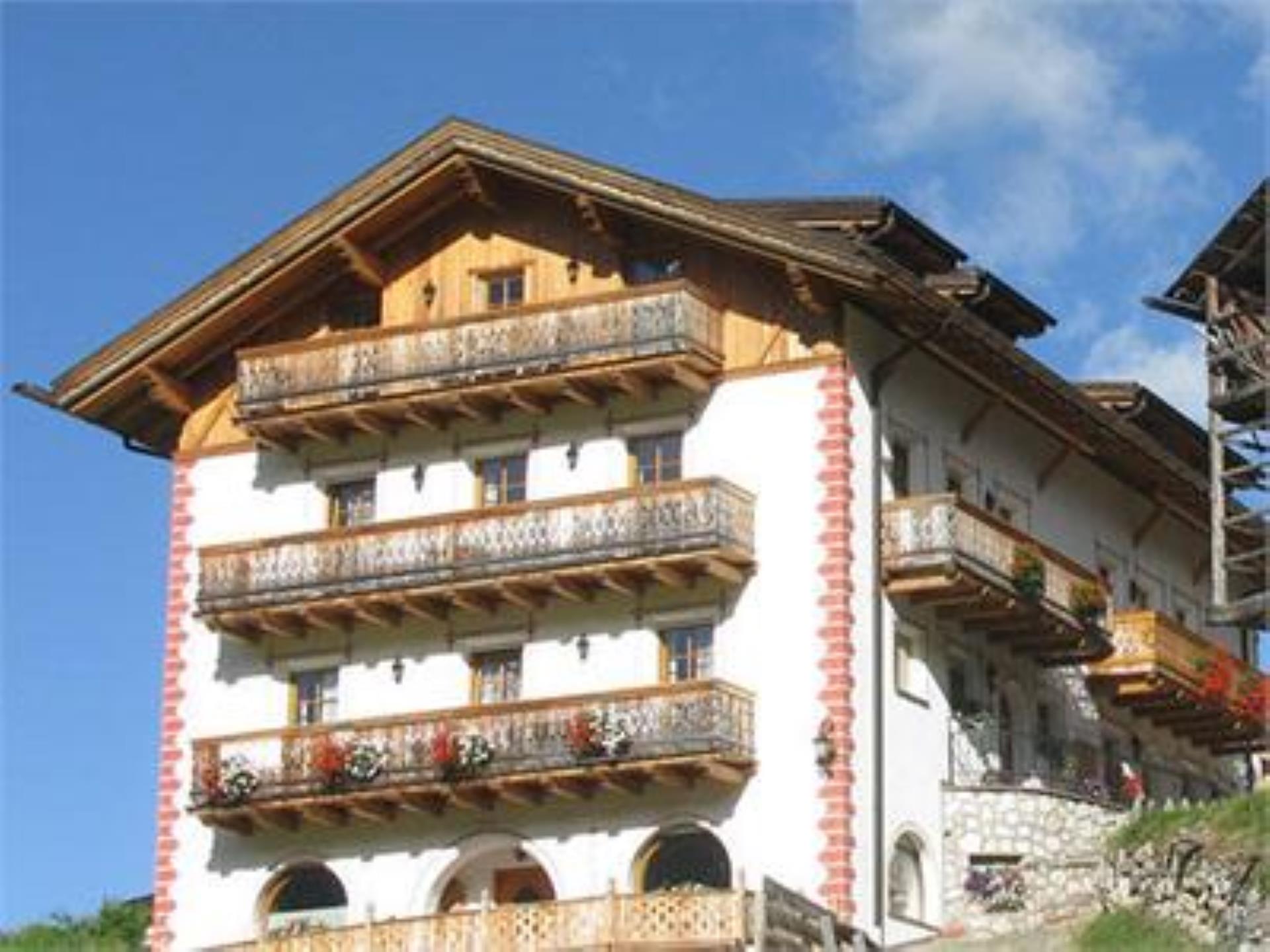 Apartments Tinahof - Bauernhof Lardschneider Ivan Wolkenstein 1 suedtirol.info