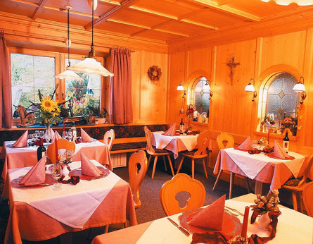 Gasthof Restaurant Zur Sonne U.L.Frau i.W.-St. Felix 5 suedtirol.info
