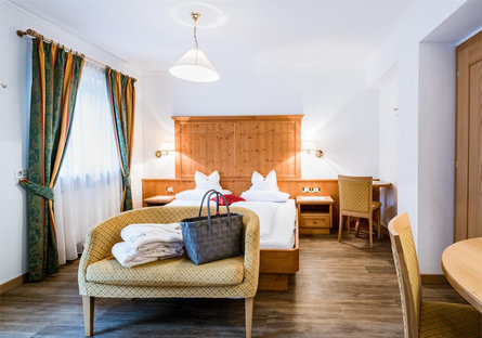 Garni-Hotel Mezdi Wellness B&B & App. Wolkenstein 9 suedtirol.info