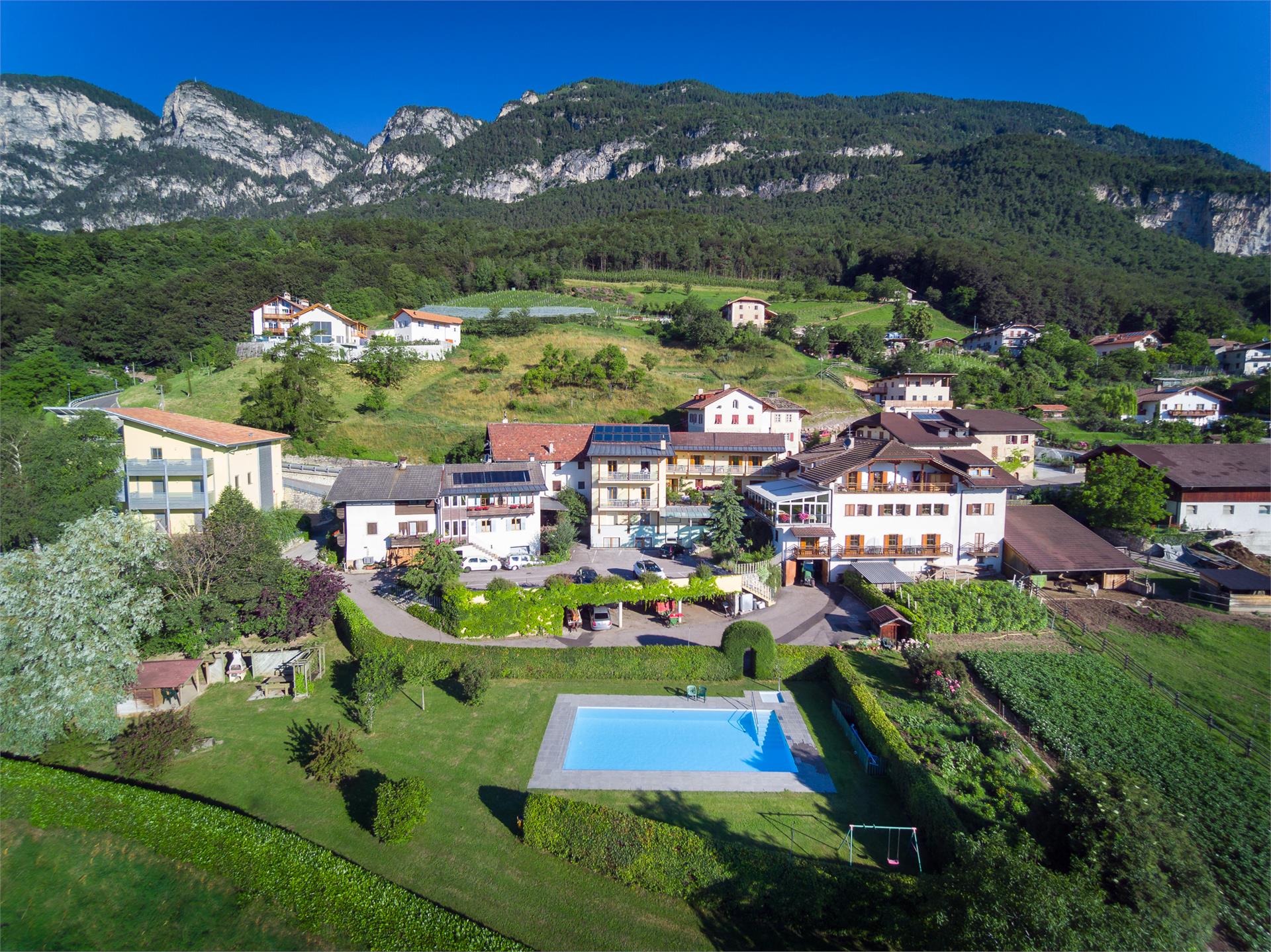 Inn/Restaurant Goldener Adler Kurtatsch an der Weinstraße/Cortaccia sulla Strada del Vino 29 suedtirol.info