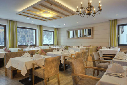 Hotel Gampen Stilfs/Stelvio 16 suedtirol.info