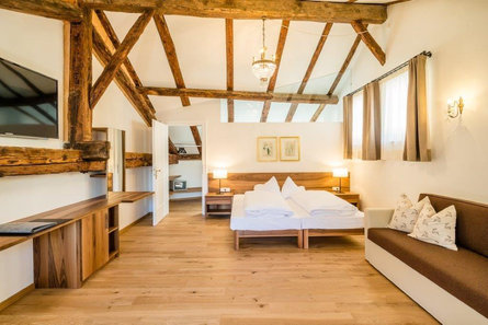 ROMANTIK ART Hotel Jagdhof – Torgglkeller Kaltern an der Weinstraße 25 suedtirol.info