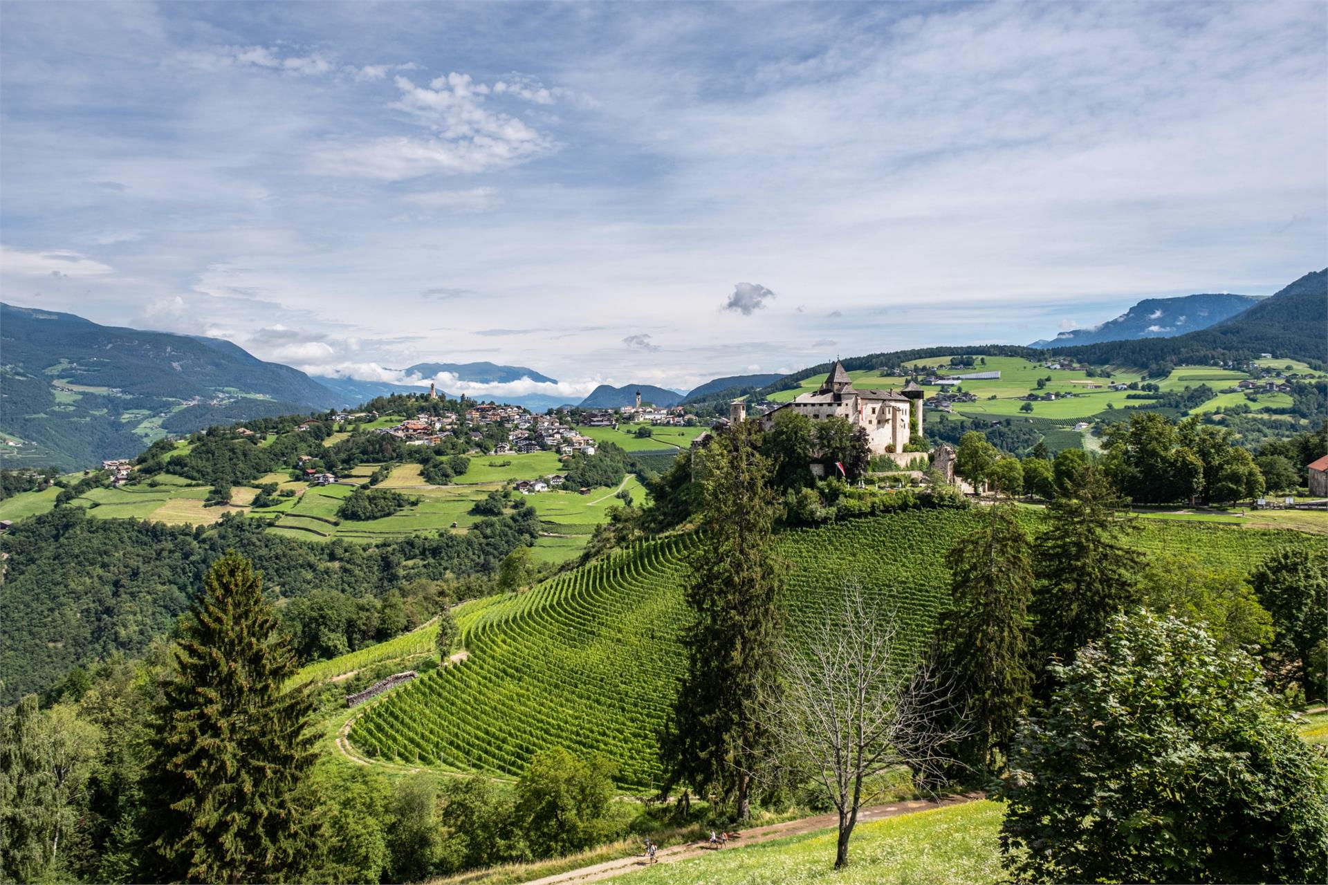 Schlosshof Völs am Schlern/Fiè allo Sciliar 4 suedtirol.info