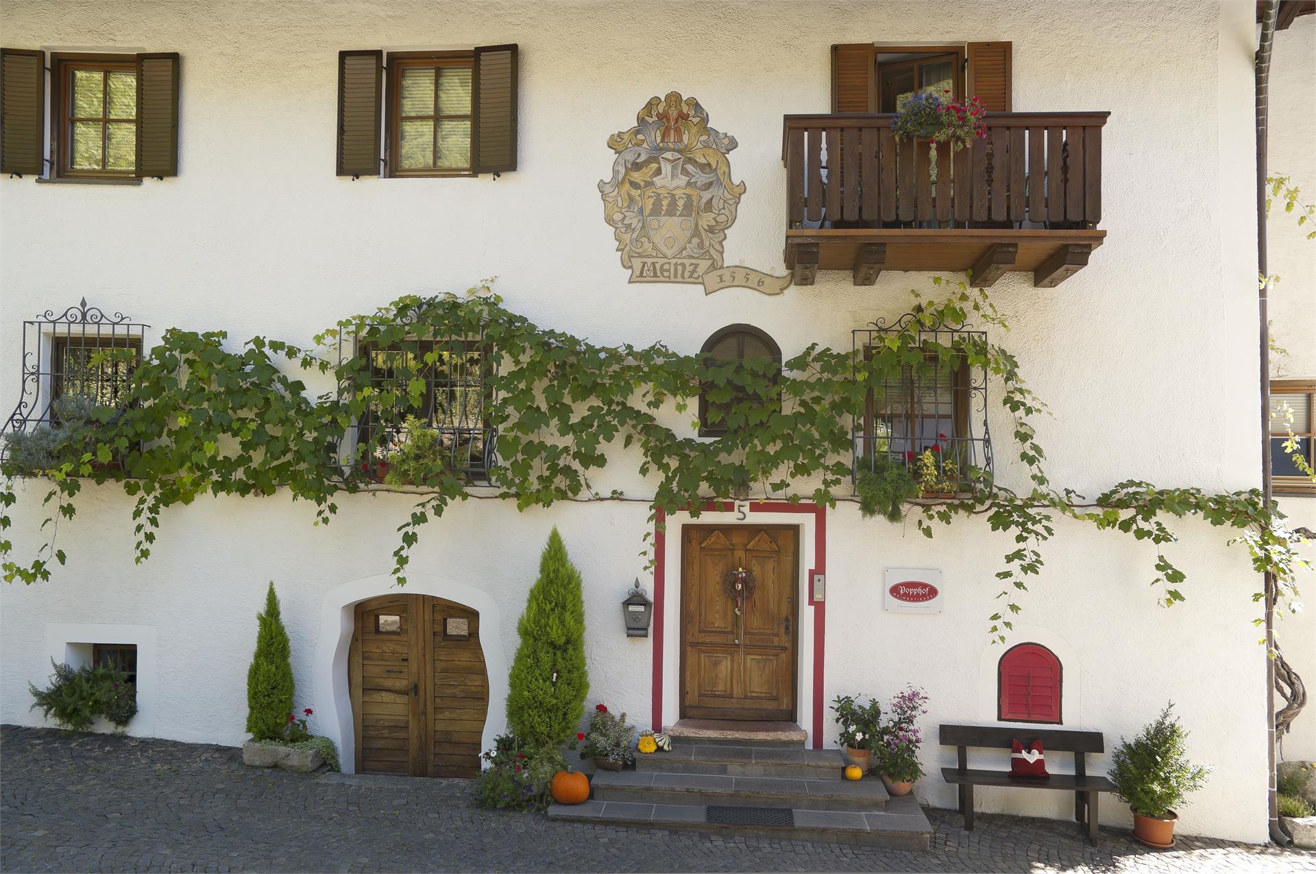 Weingut Garni Popphof Marling 2 suedtirol.info