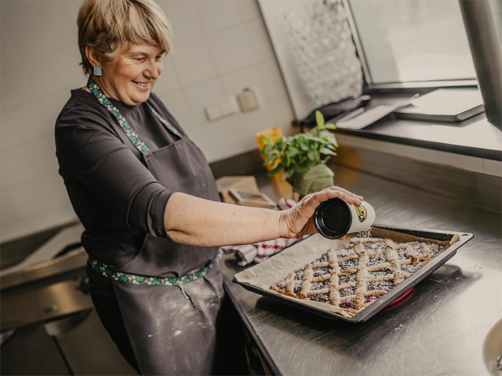 Corso di Cucina - dolci gardenesi con Mary Ortisei 2 suedtirol.info