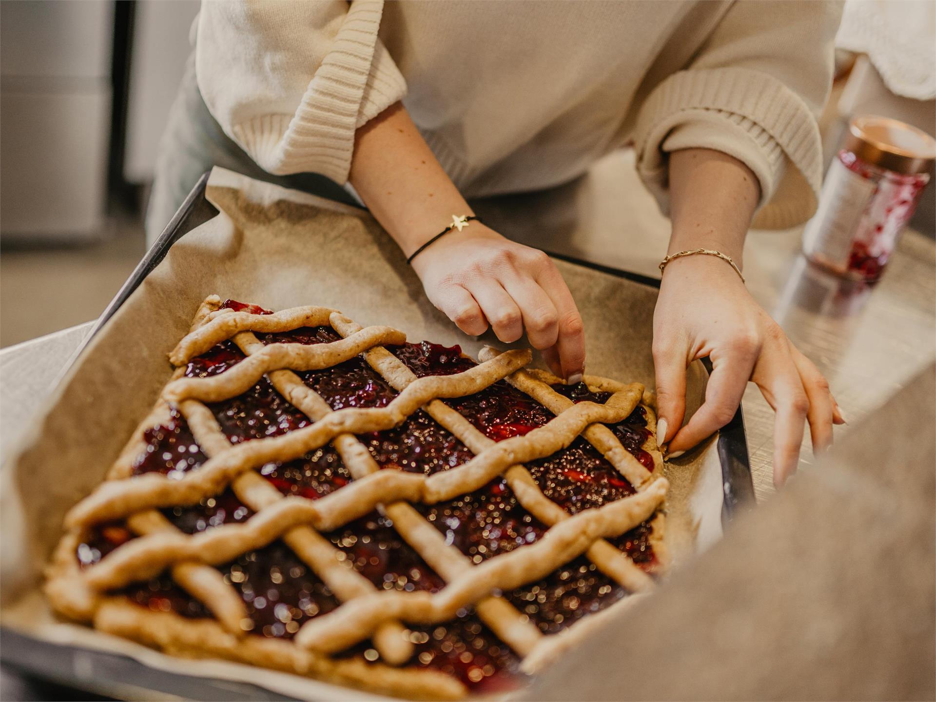 Corso di Cucina - dolci gardenesi con Mary Ortisei 1 suedtirol.info