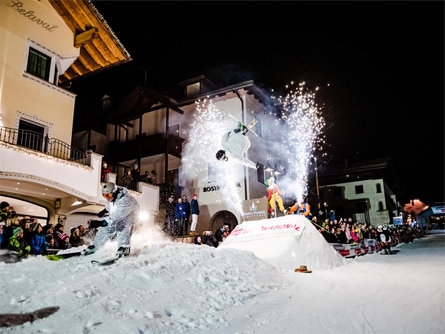 Big Carnival Skishow der drei Grödner Skischulen St.Christina in Gröden 2 suedtirol.info