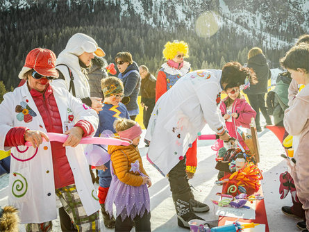 Carnescé - Carnival in Colfosco Corvara 1 suedtirol.info