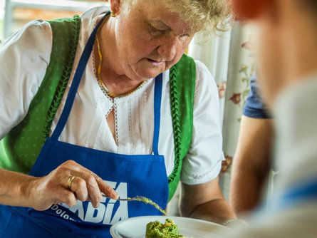 Cujiné te ütia - Cucinare fra le vette Badia 2 suedtirol.info