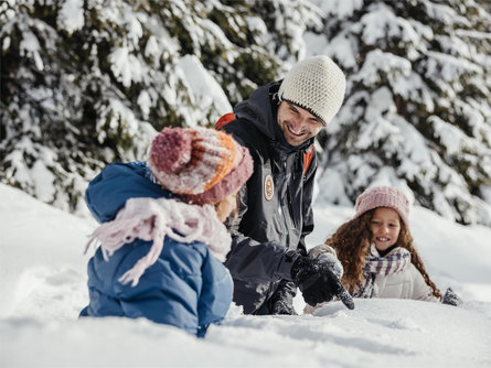 Dolomiti Ranger: Entdeckungsreise in die Winterwelt der Tiere und Hexen Kastelruth 1 suedtirol.info