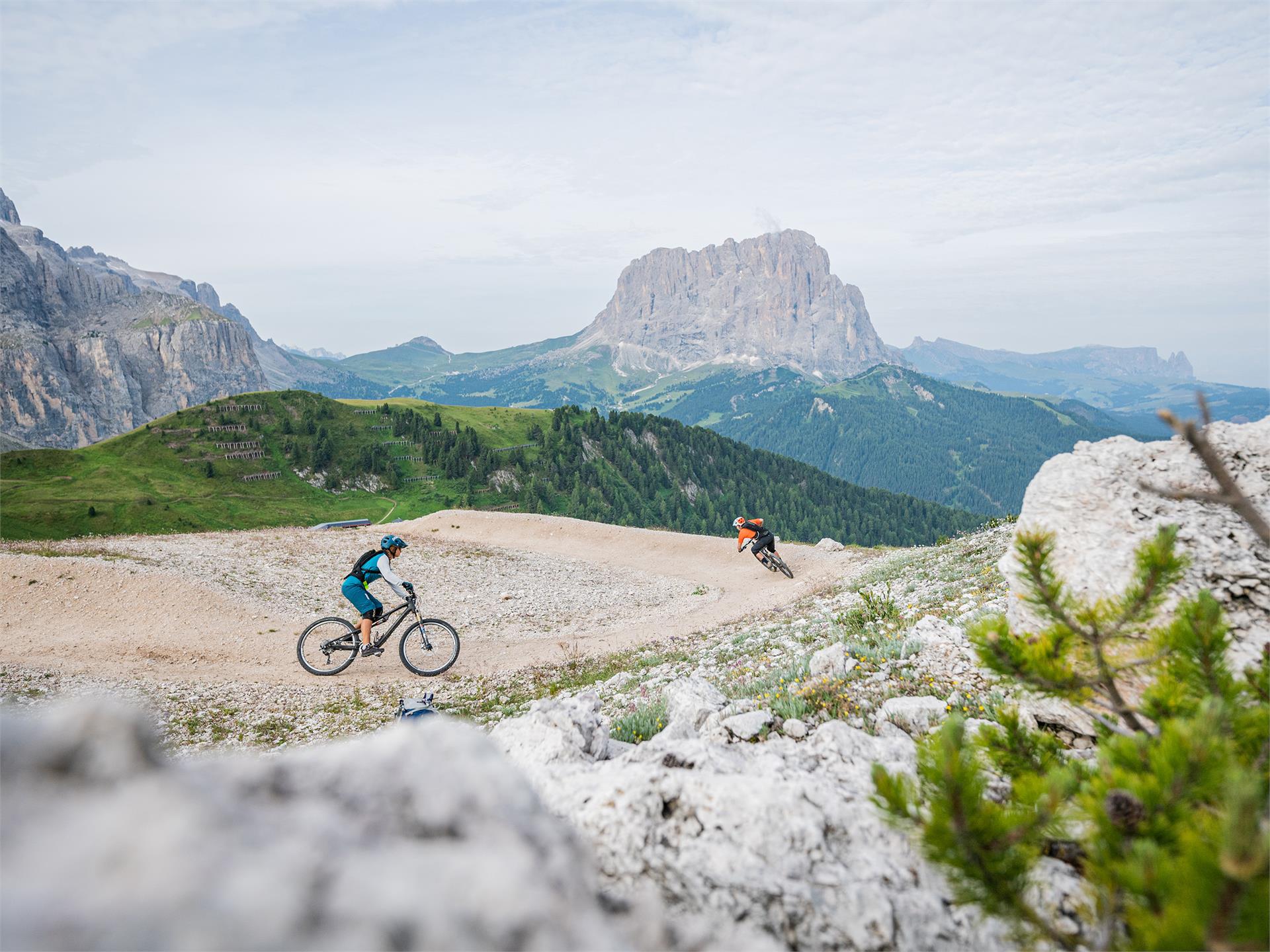 E-Bike Tour von den Dolomitenpässen zum Monte Pana Wolkenstein 1 suedtirol.info