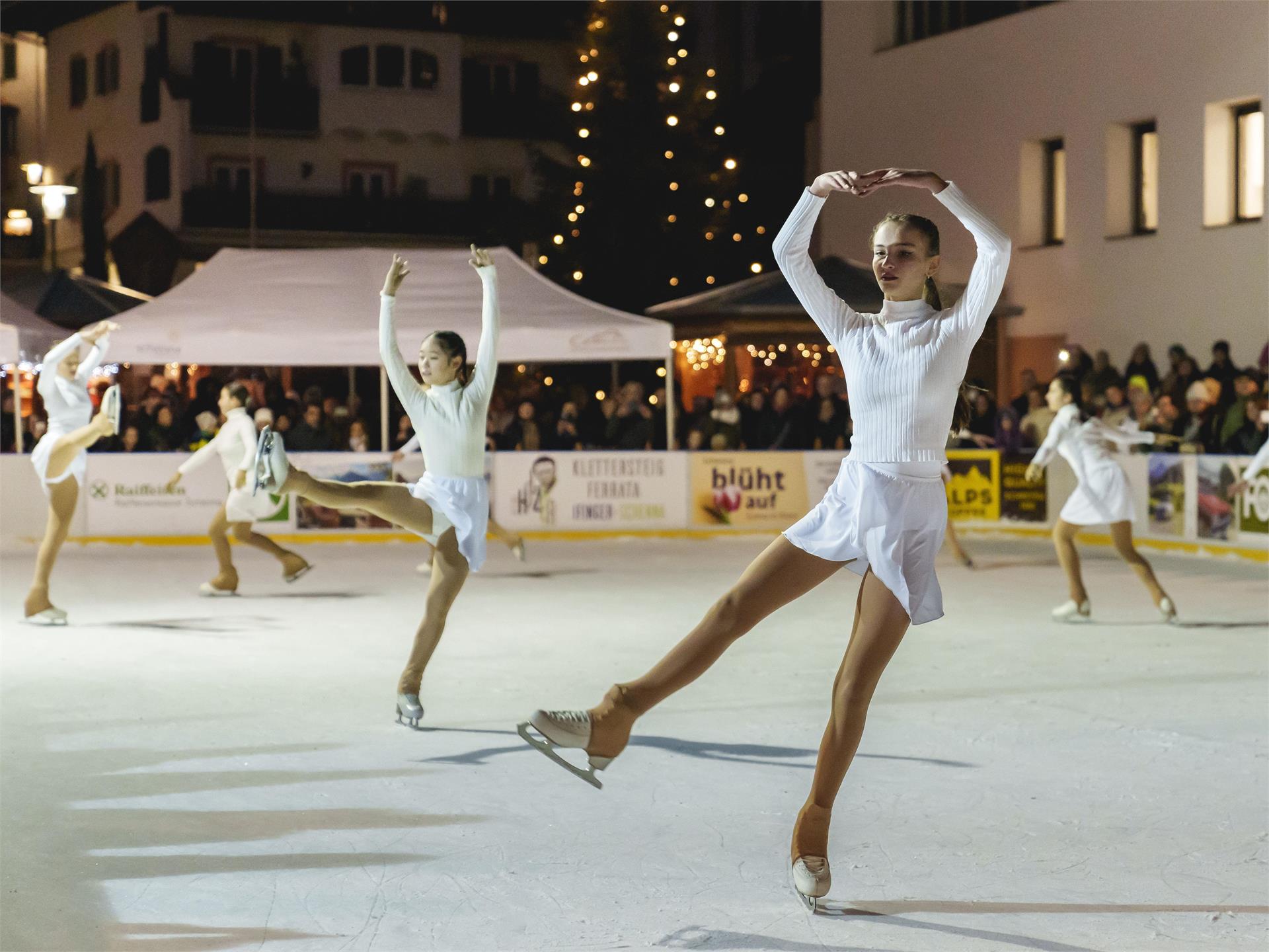 Iceshow in the centre of Scena Schenna/Scena 2 suedtirol.info