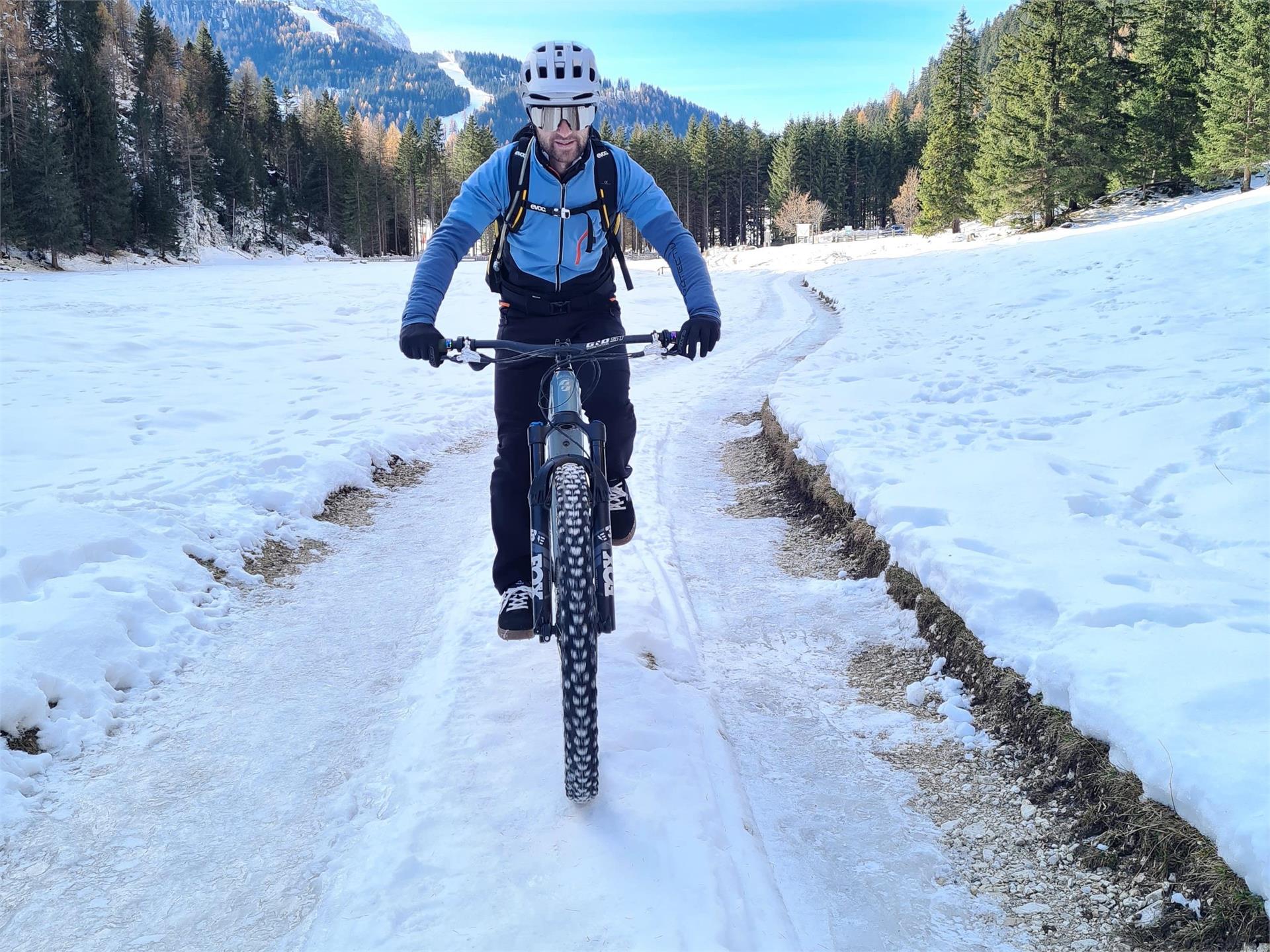 E-Bike Tour durch das winterliche Grödnertal St.Ulrich 3 suedtirol.info