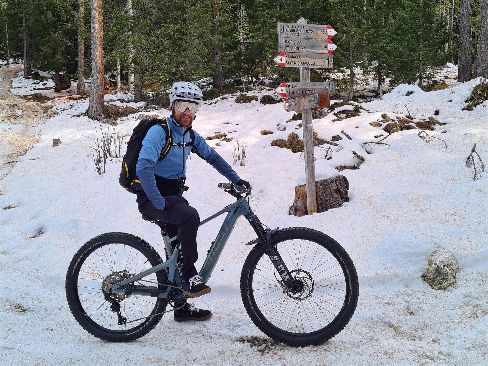 E-Bike Tour durch das winterliche Grödnertal St.Ulrich 2 suedtirol.info