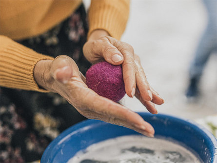 Experience wool craftsmanship (Psairer Herbst) St.Leonhard in Passeier/San Leonardo in Passiria 3 suedtirol.info