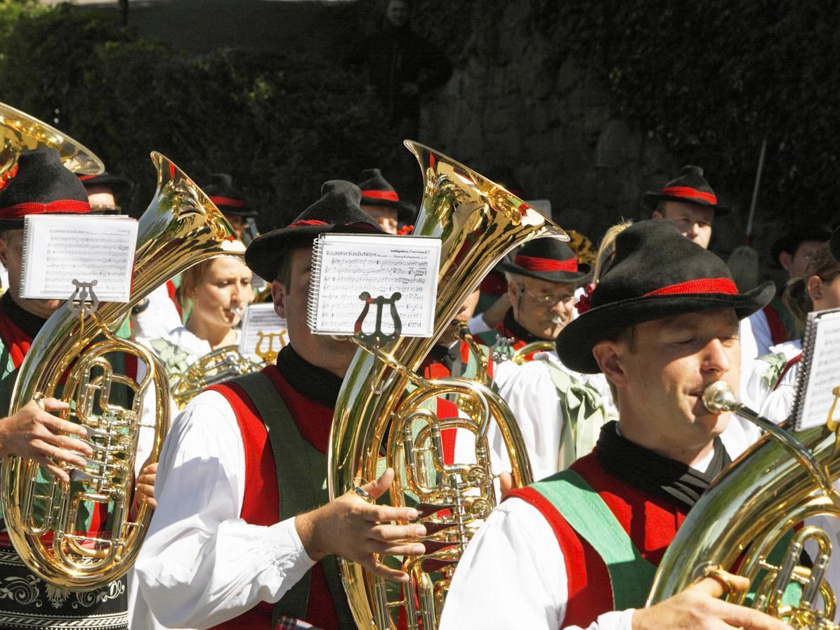 Floriani: Kleines Standkonzert der Musikkapelle Schenna Schenna 2 suedtirol.info