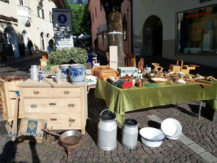 Mercato dell' usato a Sarentino paese Sarentino 1 suedtirol.info