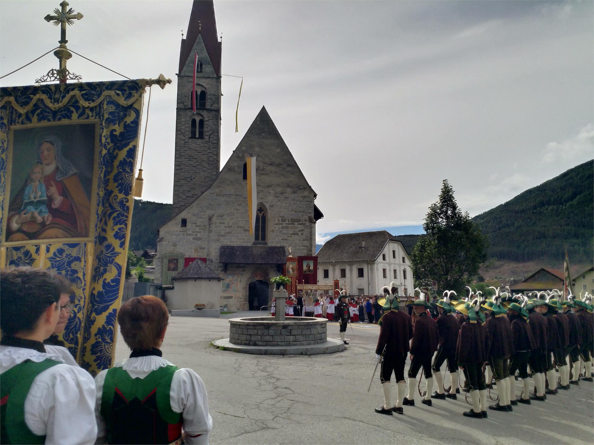 Fronleichnamsprozession/Corpus Domini in St. Sigmund/San. Sigismondo Kiens/Chienes 1 suedtirol.info