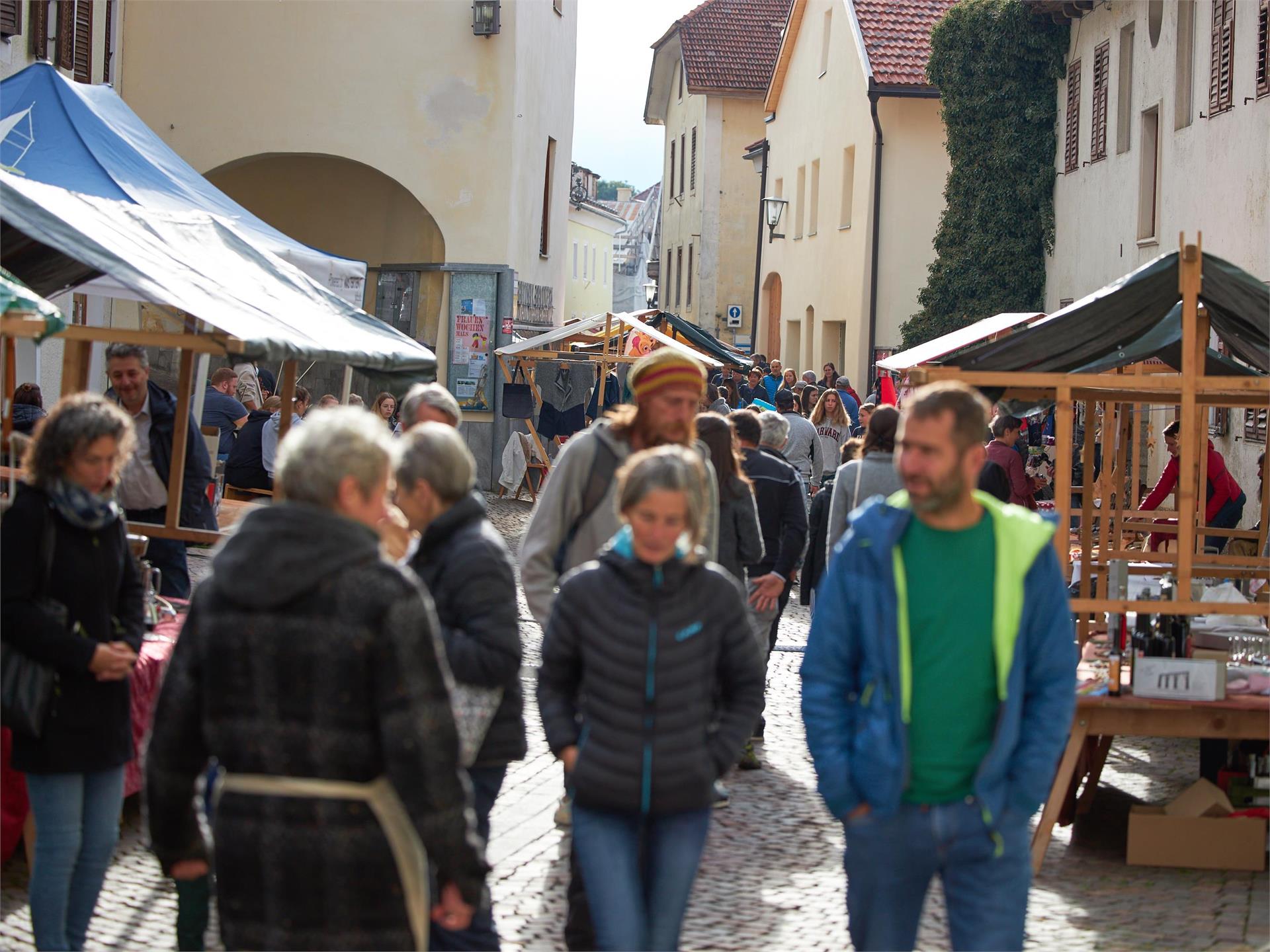 Traditional Gollimorkt market Mals/Malles 1 suedtirol.info