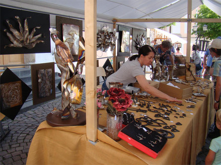 Artisan market with the "Artigiani Artisti" Kastelruth/Castelrotto 1 suedtirol.info