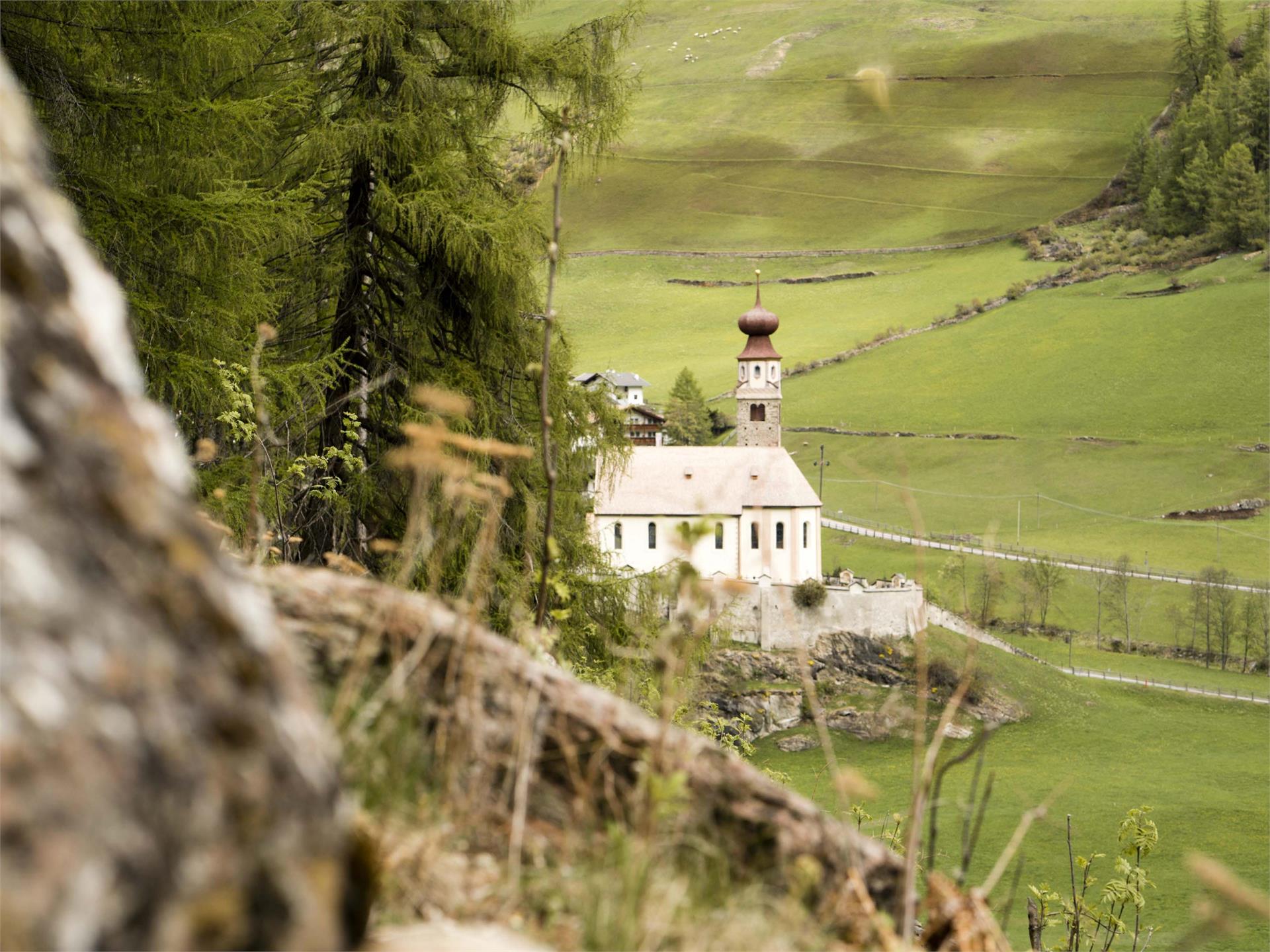 Path of tranquillity – hike from the church to the monastery Schnals/Senales 1 suedtirol.info