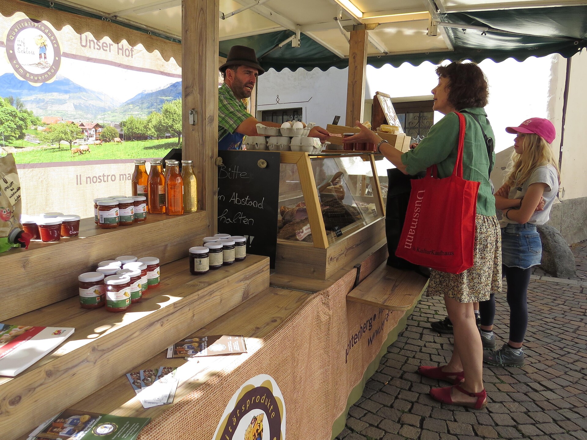 Jeden Mittwoch Bauernmarkt in Mals Mals 2 suedtirol.info