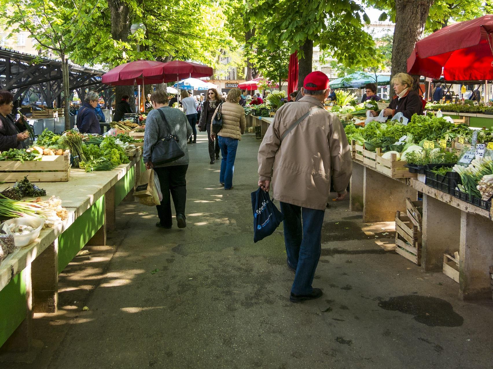 Mercato grande: "Jörgimarkt" Naturno 1 suedtirol.info