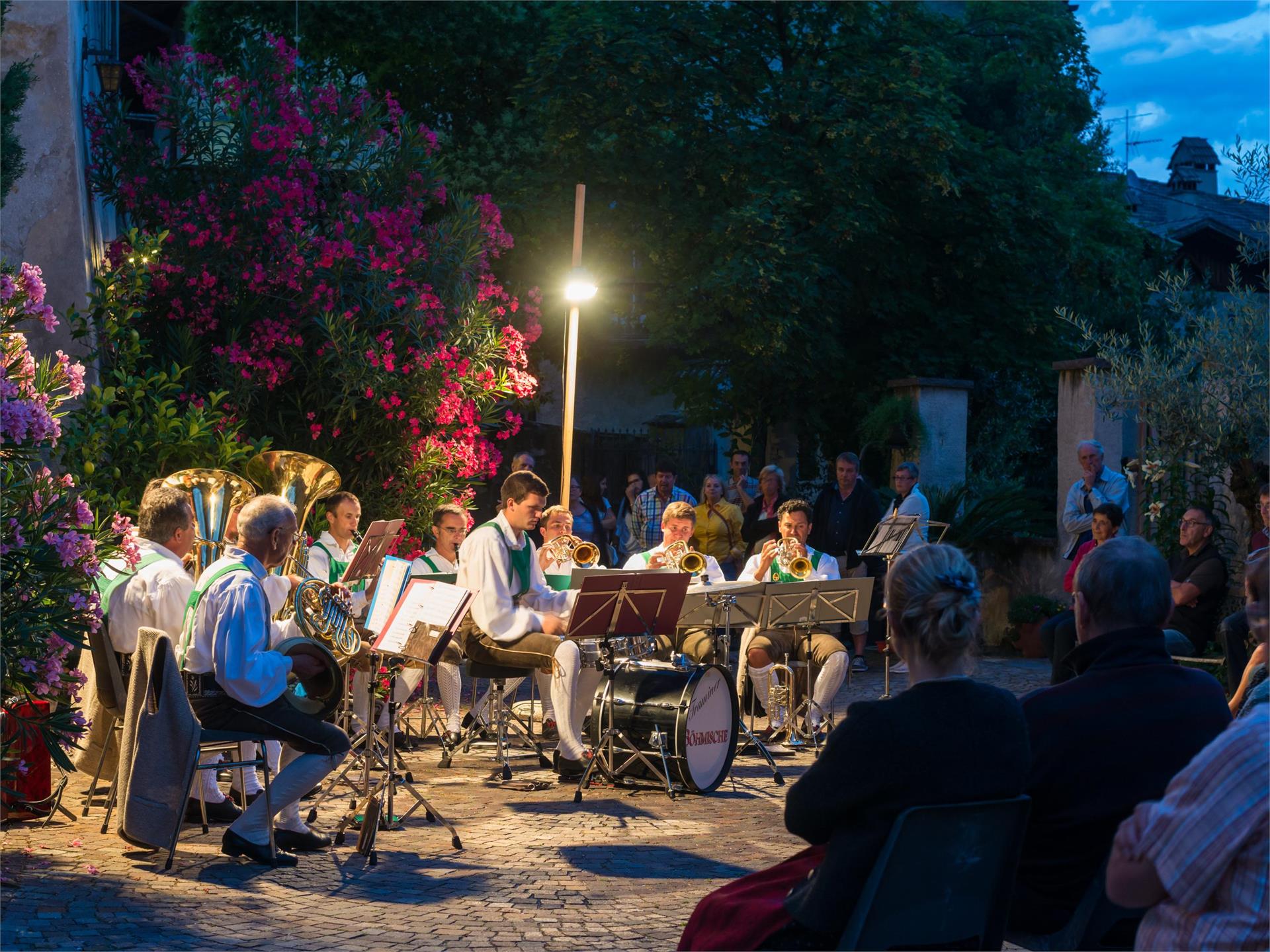 Konzert der Traminer Böhmischen im Ansitz Rynnhof Tramin an der Weinstraße 1 suedtirol.info