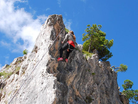 Rock Climbing Course for children Villnöss/Funes 1 suedtirol.info