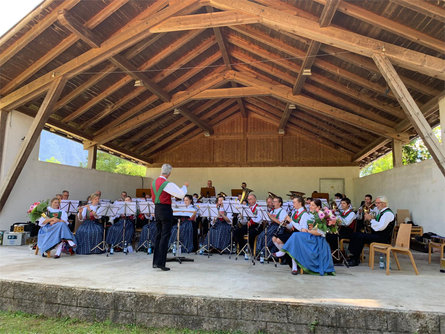 Concerto della banda musicale di Ega Nova Ponente 2 suedtirol.info