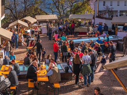 Chestnut market in San Genesio Jenesien/San Genesio Atesino 1 suedtirol.info