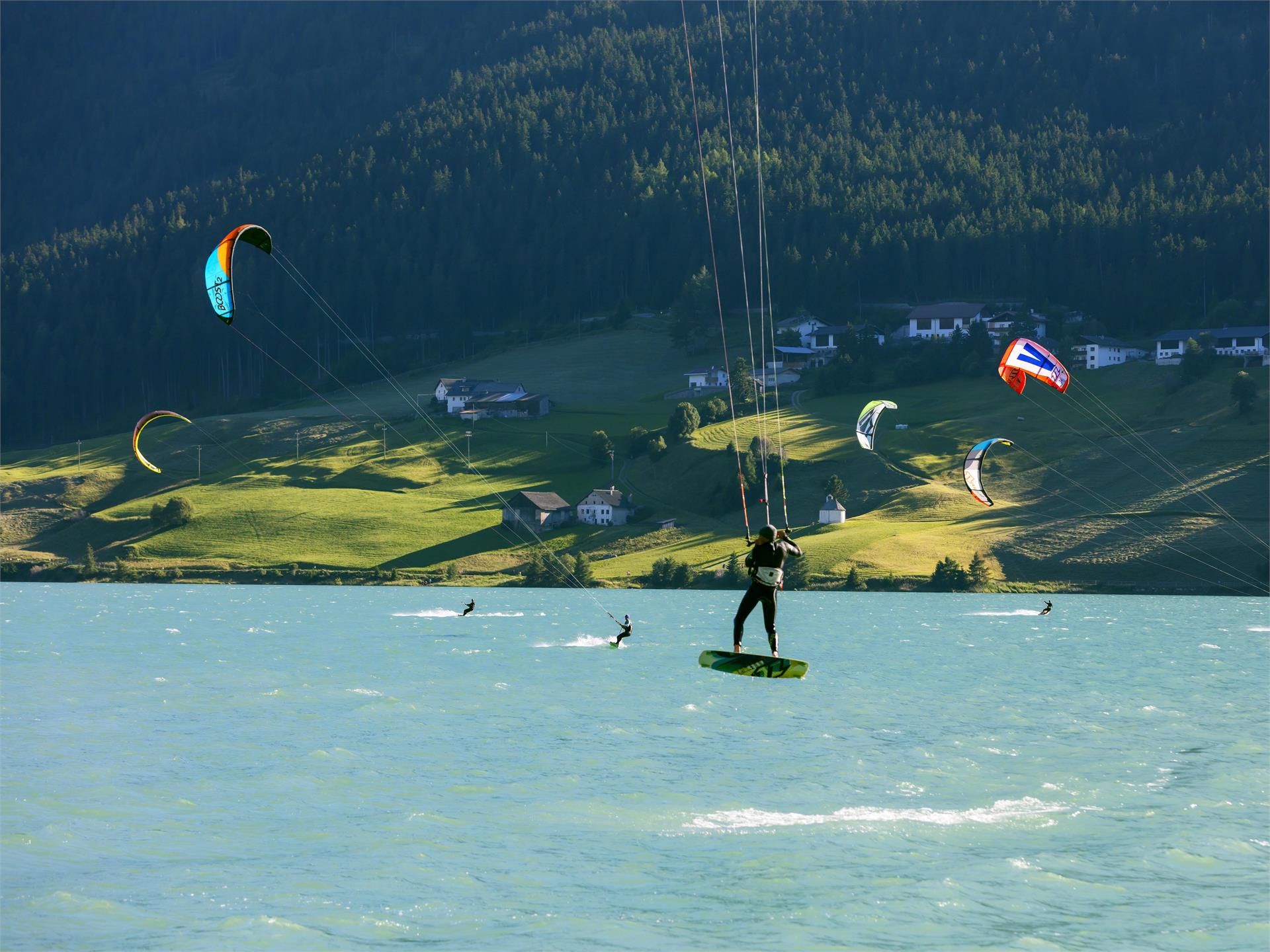 Kitesurfing on Lake Resia Graun im Vinschgau/Curon Venosta 1 suedtirol.info