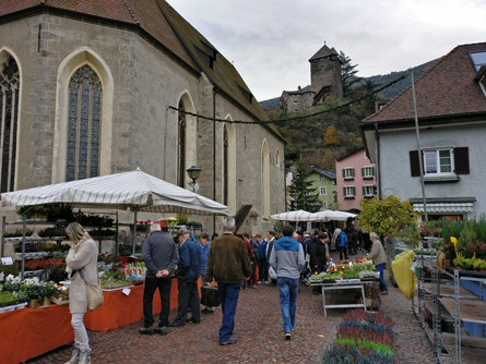 Mercato mensile - Mercato trinità Chiusa 1 suedtirol.info