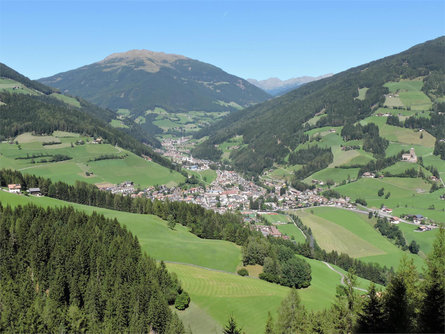 Mercato mensile a Sarentino Paese Sarentino 1 suedtirol.info