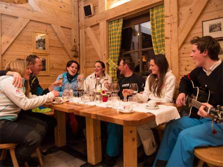 Ciaspolata serale con cena in baita Selva 3 suedtirol.info