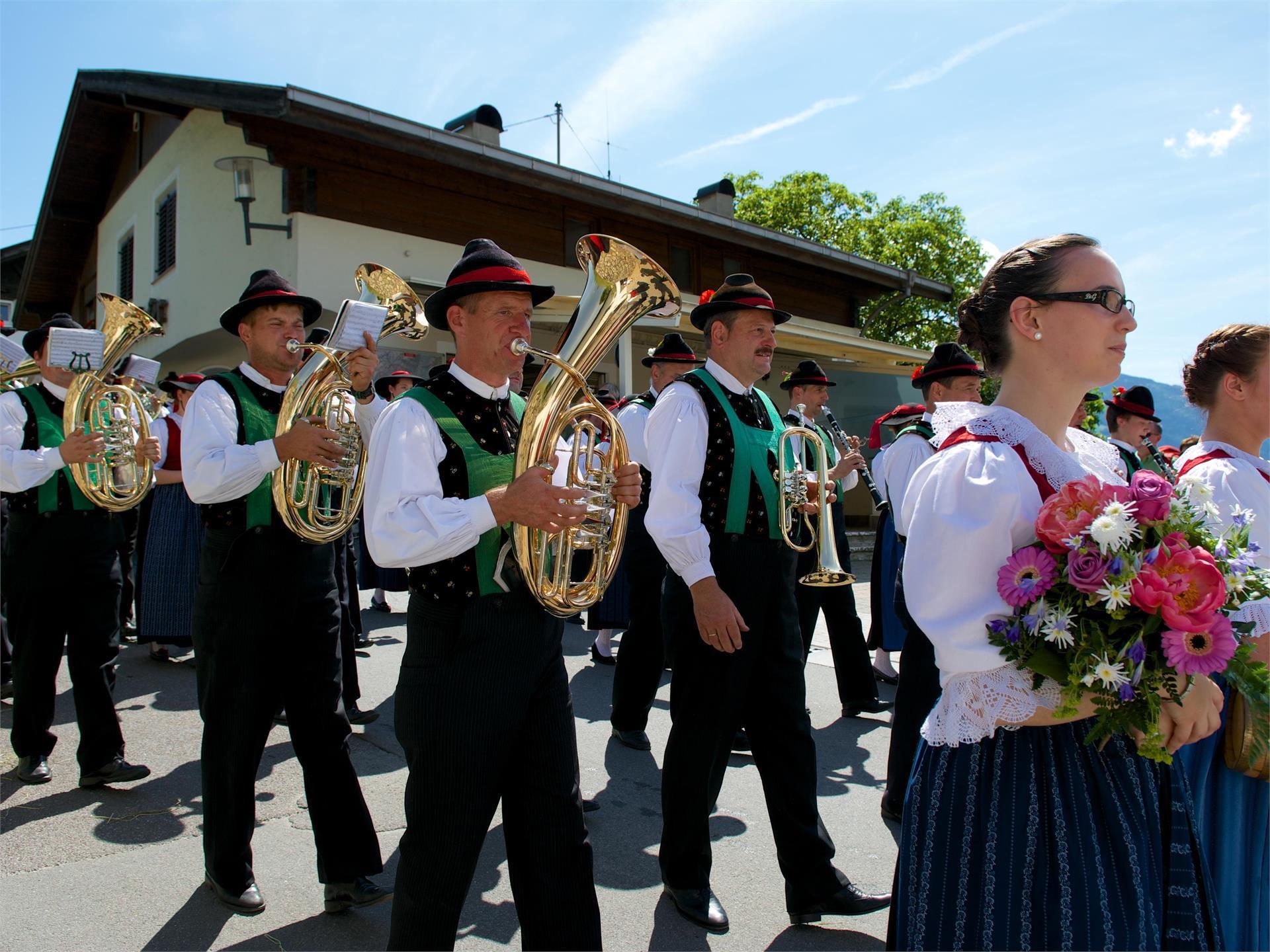 Concert by the band of Schenna at Verdins Schenna/Scena 3 suedtirol.info