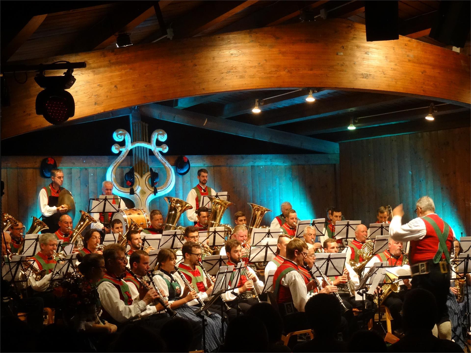 Whitsun concert by the Steinegg brass band with a morning pint Karneid/Cornedo all'Isarco 1 suedtirol.info